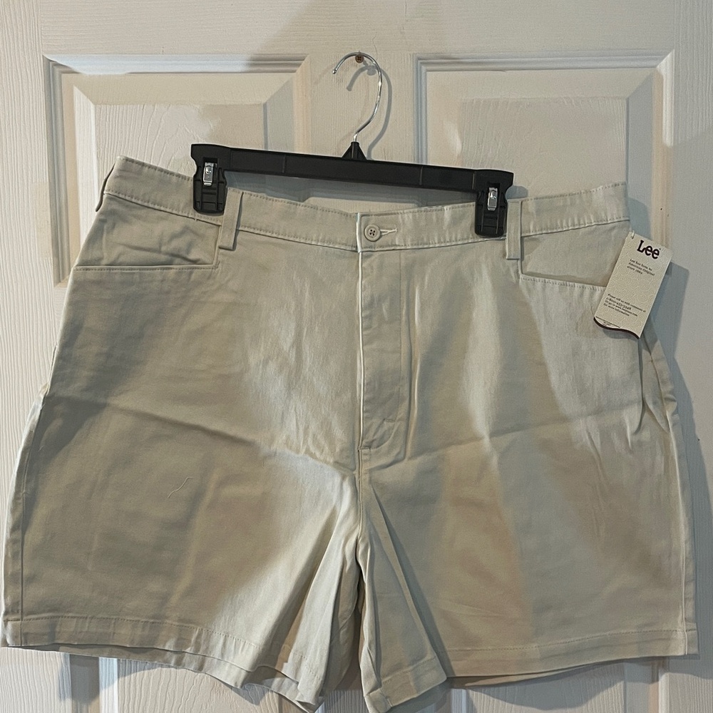 Lee Size 22 Women’s Khaki Relaxed Fit Shorts NWT